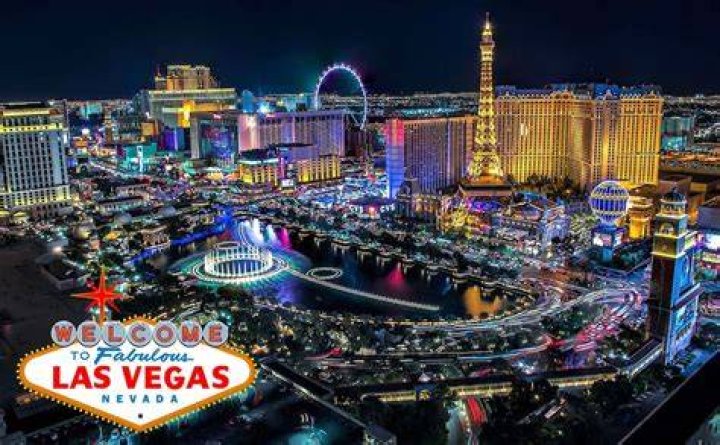 Experience the Glamour of Vegas in 4K: A Journey Through the Neon City