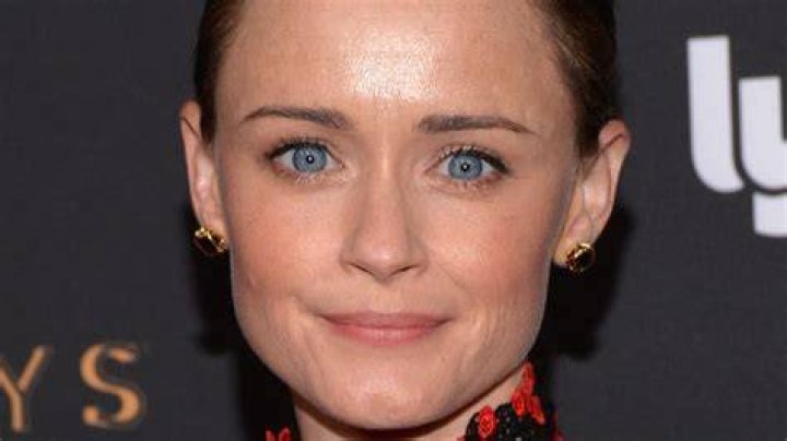 Exploring Alexis Bledel in 2024: A Year of New Beginnings