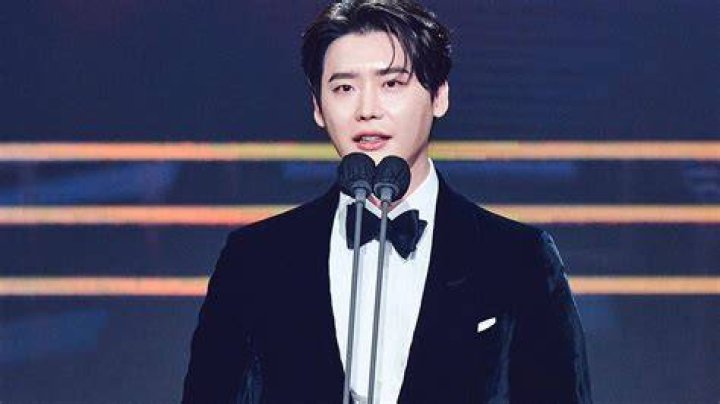 Exploring the Enigmatic Lee Jong Suk: A Look at His Girlfriend List