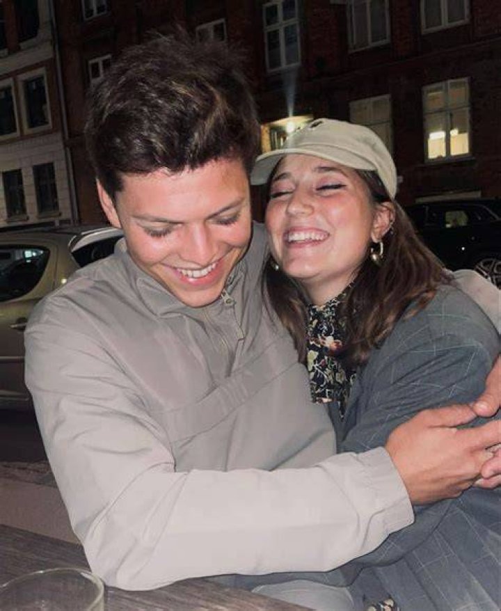 Exploring the Life of Alex Høgh Andersen's Wife