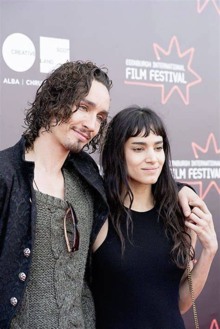 Exploring the Relationship of Robert Sheehan: Who is His Partner?