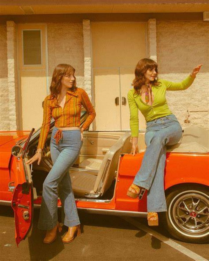 Iconic Mick Jagger: 1970s Style & Performances