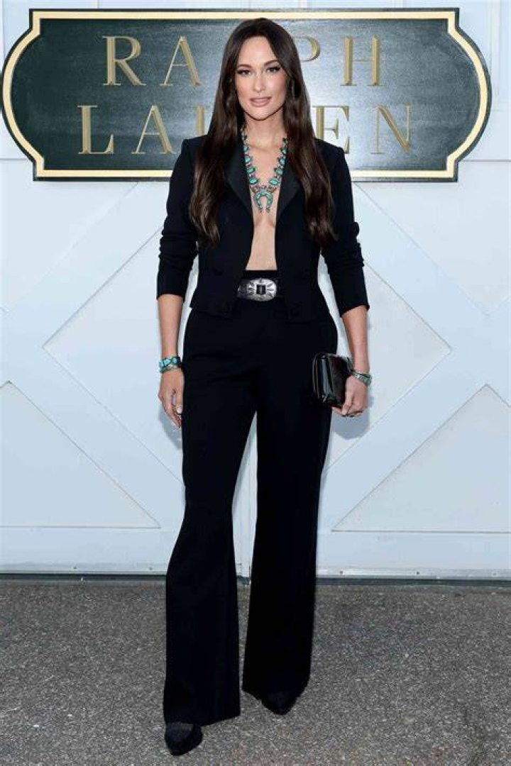 Kacey Musgraves Feet: Exploring the Fame, Talent, and Unique Aspects of an Iconic Artist