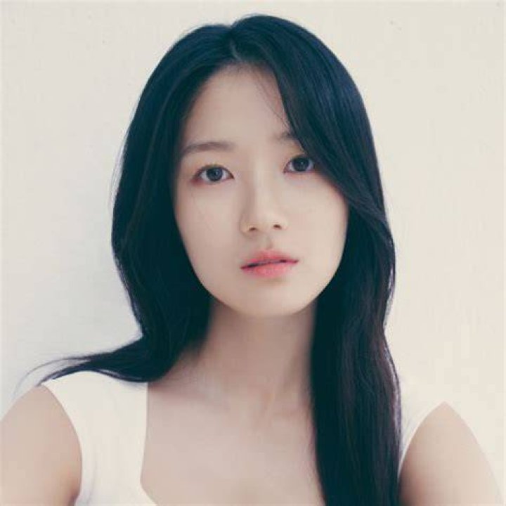 Kim Hye-Yoon: The Rising Star of Korean Entertainment