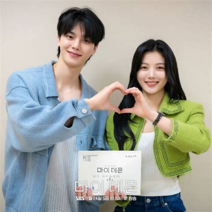 Unraveling the Kim Yoo Jung Relationship: A Journey Through Love and Fame