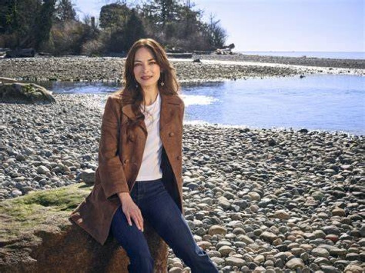 Unraveling the Mystery: Is Kristin Kreuk Married?