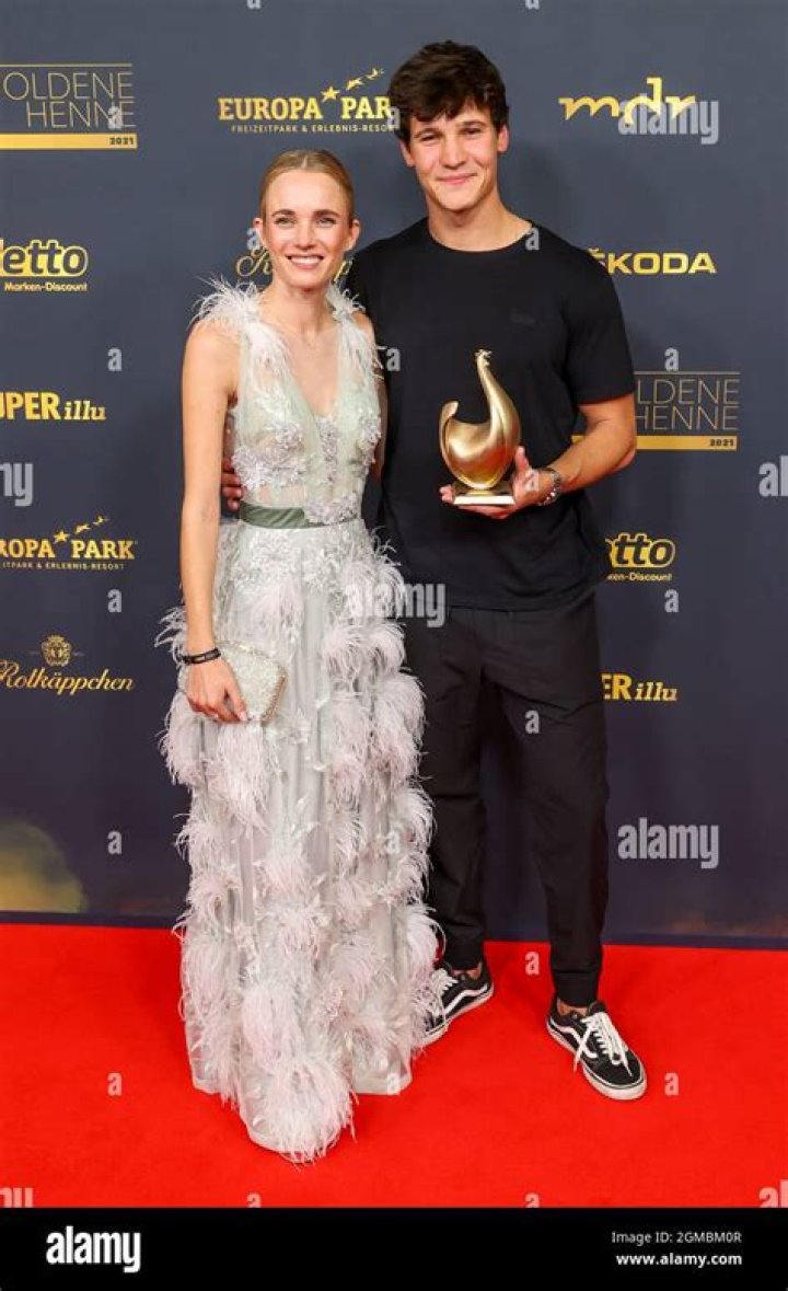 Unveiling the Life of Wincent Weiss and His Wife
