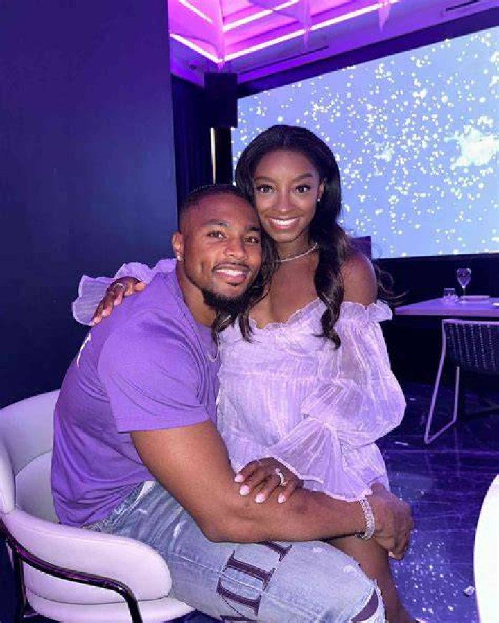 When Jonathan Owens and Simone Biles Meet: A Love Story Unfolds